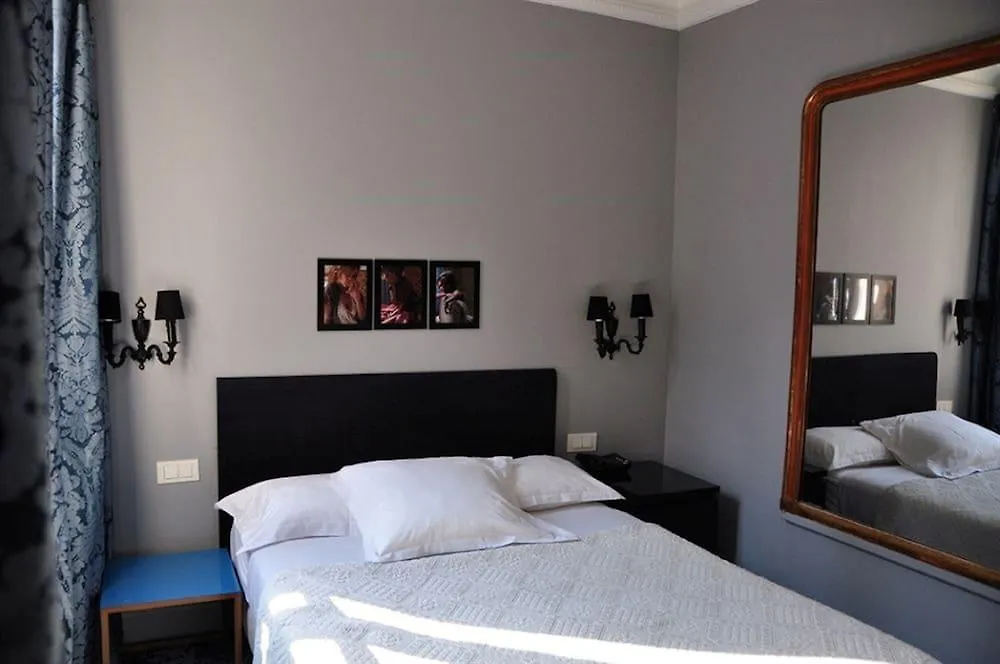Hotel Noir Paris
